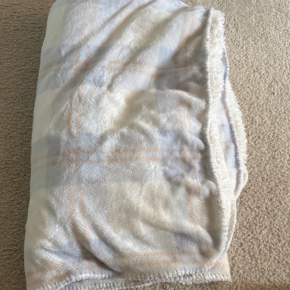 Cozy White and Blue Plaid Blanket